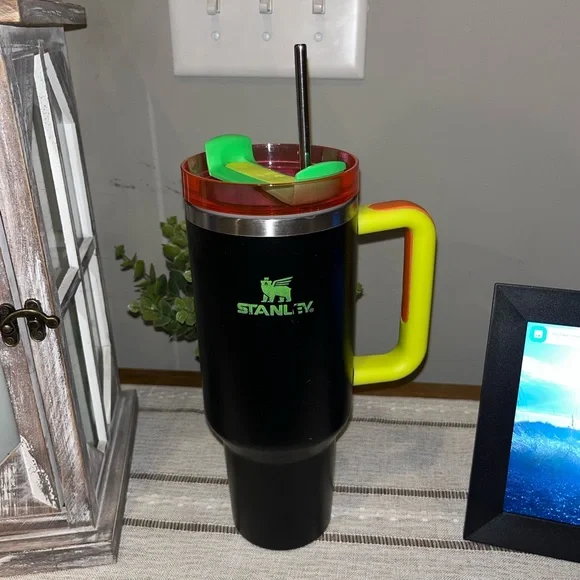 STANLEY Tumbler 40 oz Flowstate Quencher H2.0 BLACK NEON SPRING FLING PINK - Picture 8 of 16